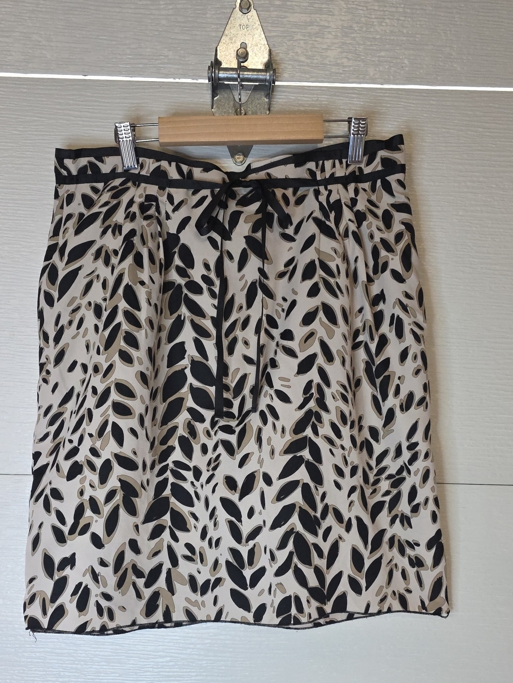 Pierre Cardin Black and Cream Leaf-Print Pencil Skirt